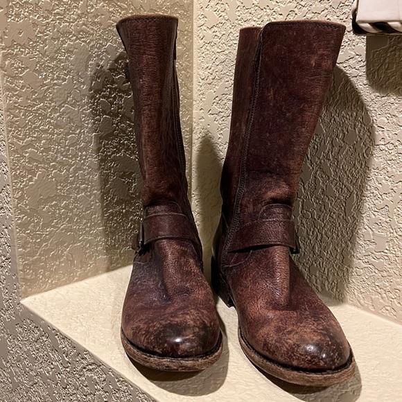 Frye boots size 7 women’s worn once, too big for my daughter so selling - Picture 2 of 10